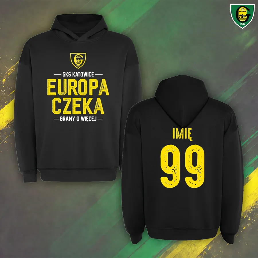 Zwarte clubhoodie met naam en nummer op de rug